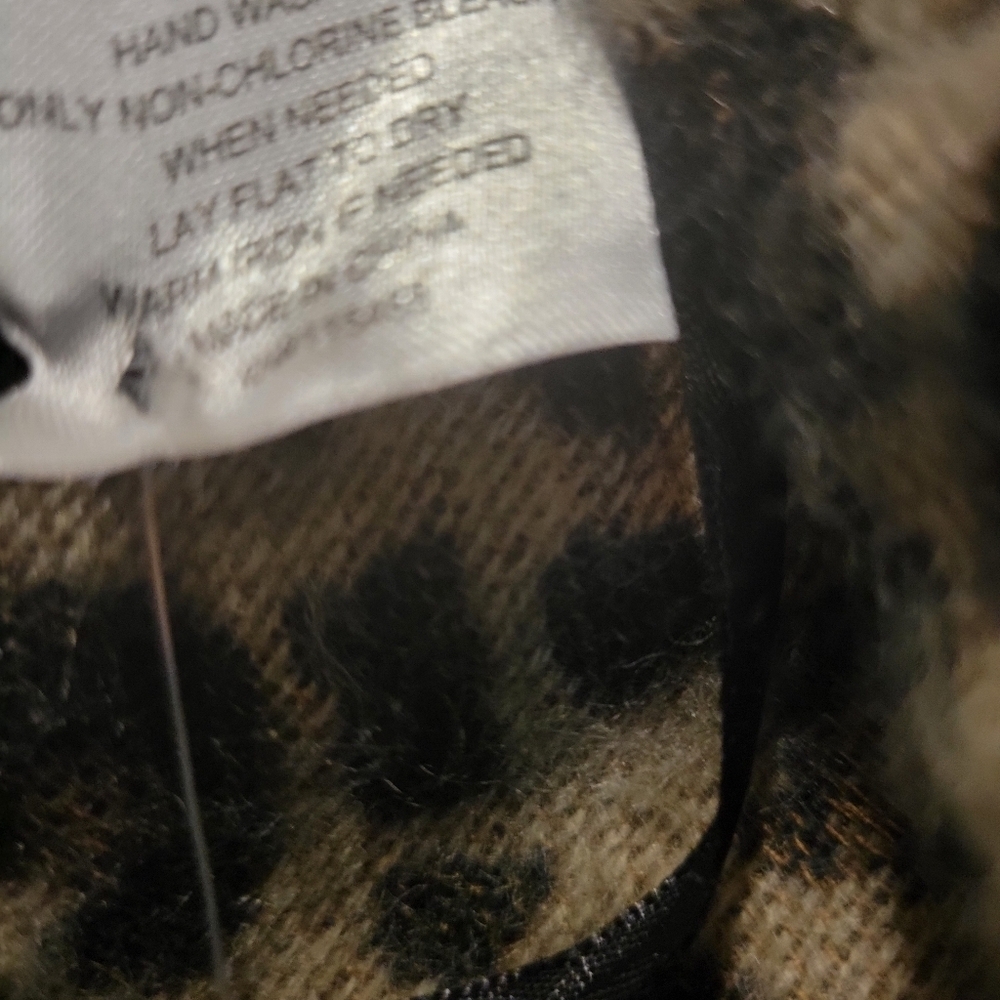 Sweater Cape By Always Fabulous Leopard Print 100% Acrylic OSFA - Picture 5 of 7